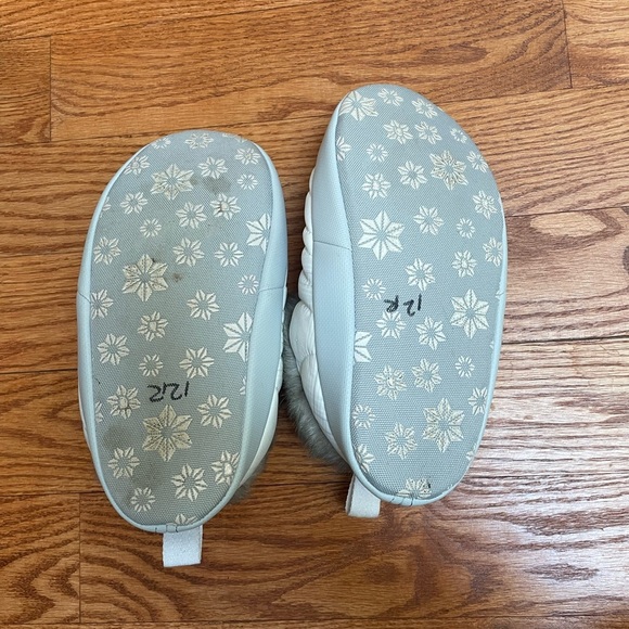 The North Face thermal traction mules with fur trim women’s size XS 5-7 - Picture 3 of 4